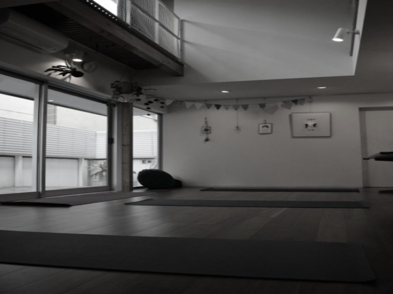 Living Yoga ・ 青 と 白の施設画像
